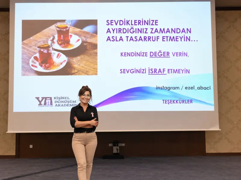 Eğitim kapanış sunumunda Ezel Abacı